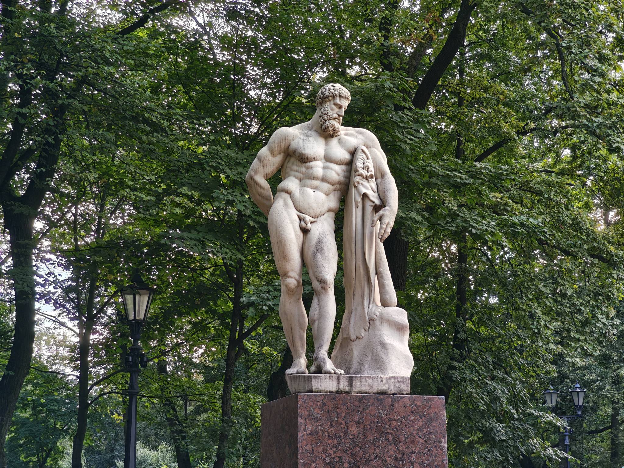 Скульптура «Геракл Фарнезский»