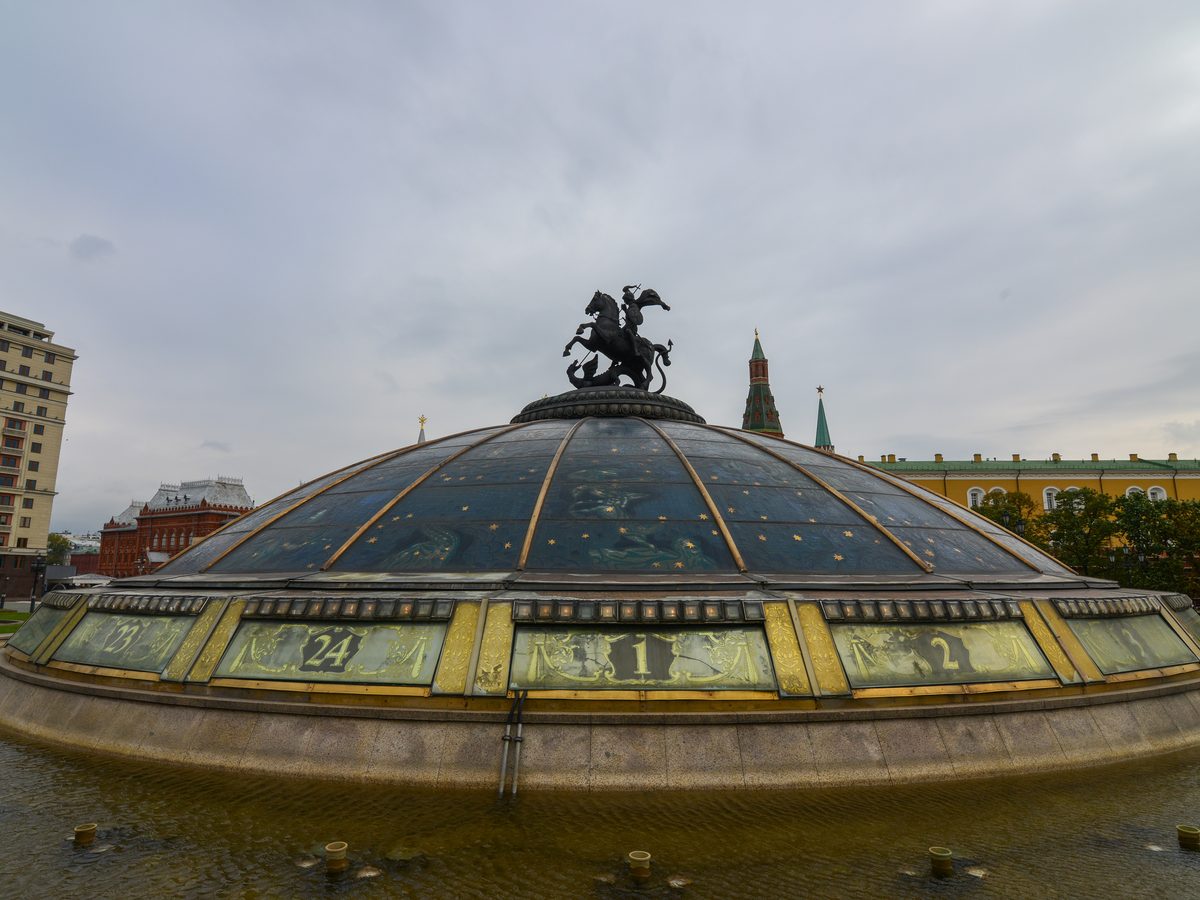 Фонтан "Часы мира"