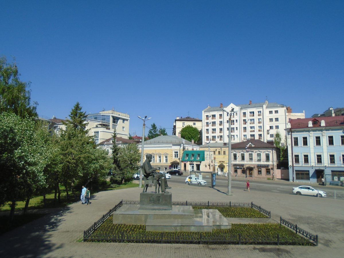 Памятник Александру Бутлерову